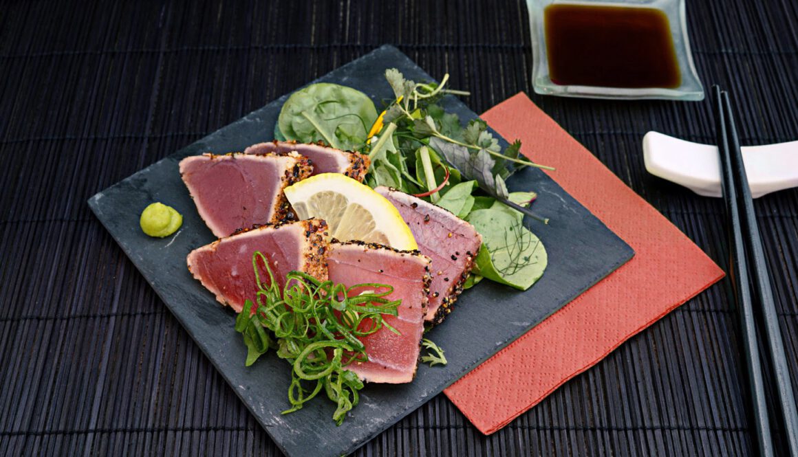 fresh-sushi-with-onion-leaf fresh-sushi-with-onion-leaf